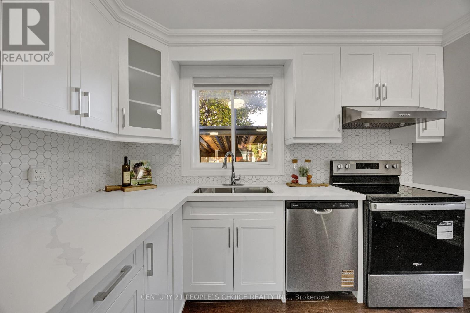 1268 Northaven Drive Ne, Mississauga, Ontario  L5G 4E7 - Photo 9 - W12514210