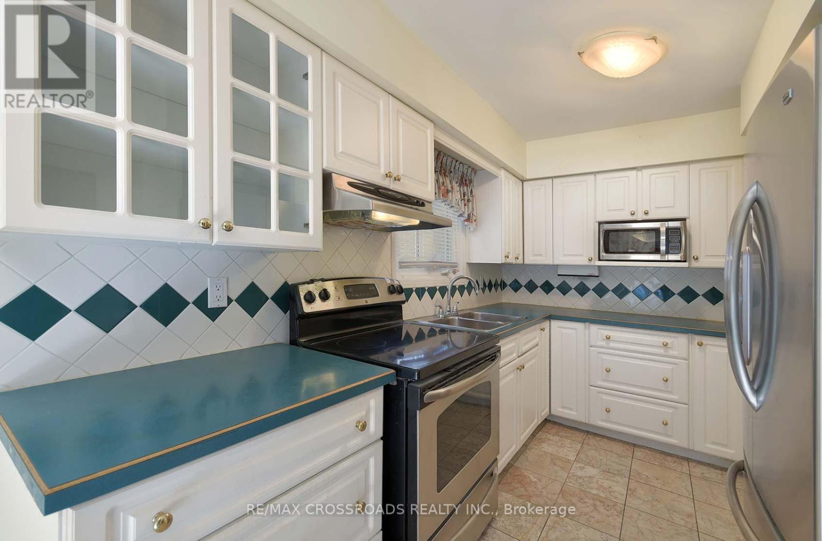 17 Brownridge Crescent, Toronto, Ontario  M9V 4M5 - Photo 14 - W12514302