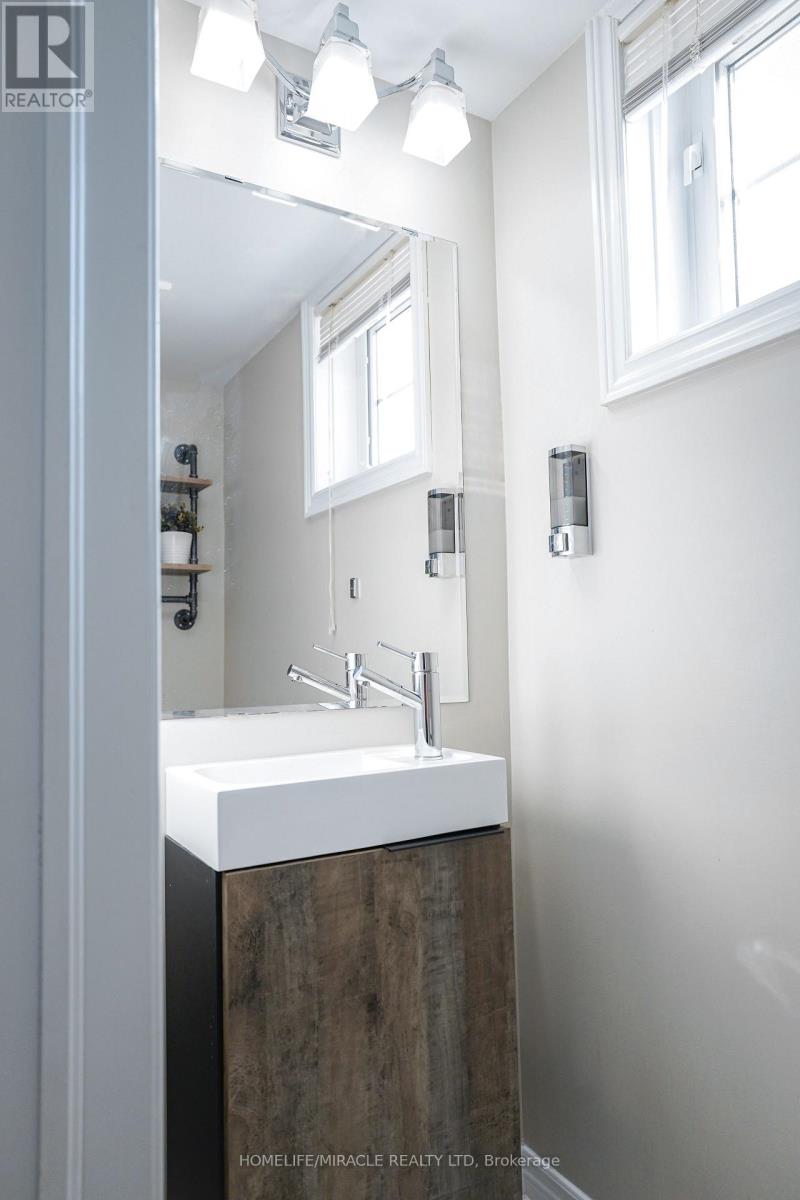 2 Davidson Street, Whitby, Ontario  L1P 1V7 - Photo 9 - E12514256