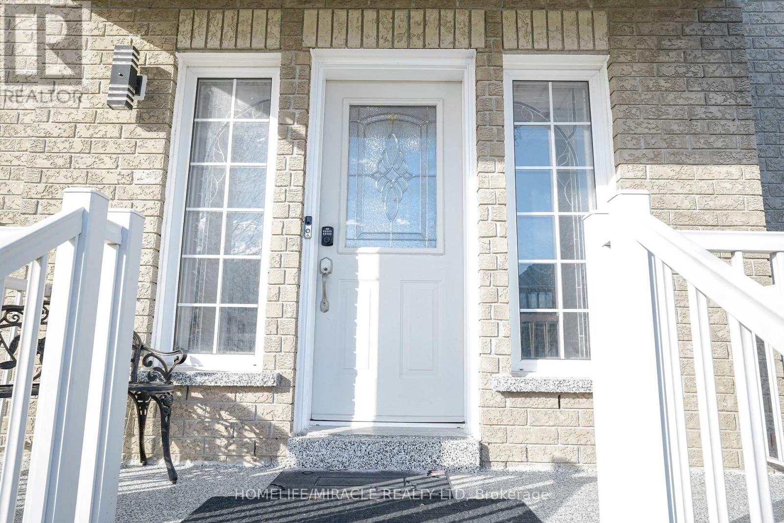 2 Davidson Street, Whitby, Ontario  L1P 1V7 - Photo 3 - E12514256