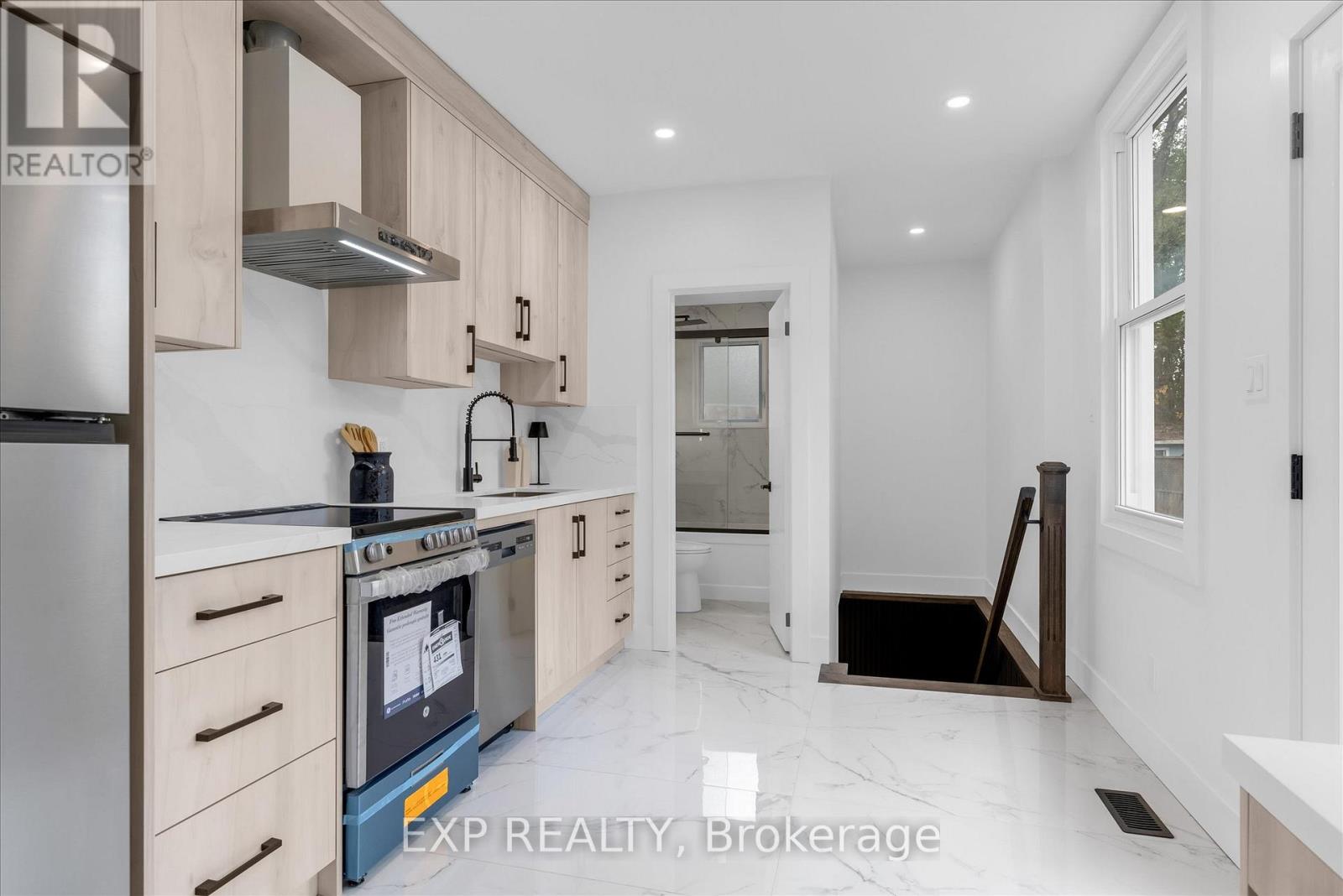 20 Hill Street, Hamilton, Ontario  L8P 1W7 - Photo 7 - X12514036