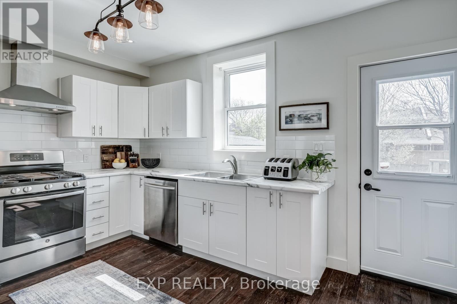 14 Milton Avenue, Hamilton, Ontario  L8L 6E6 - Photo 6 - X12514084