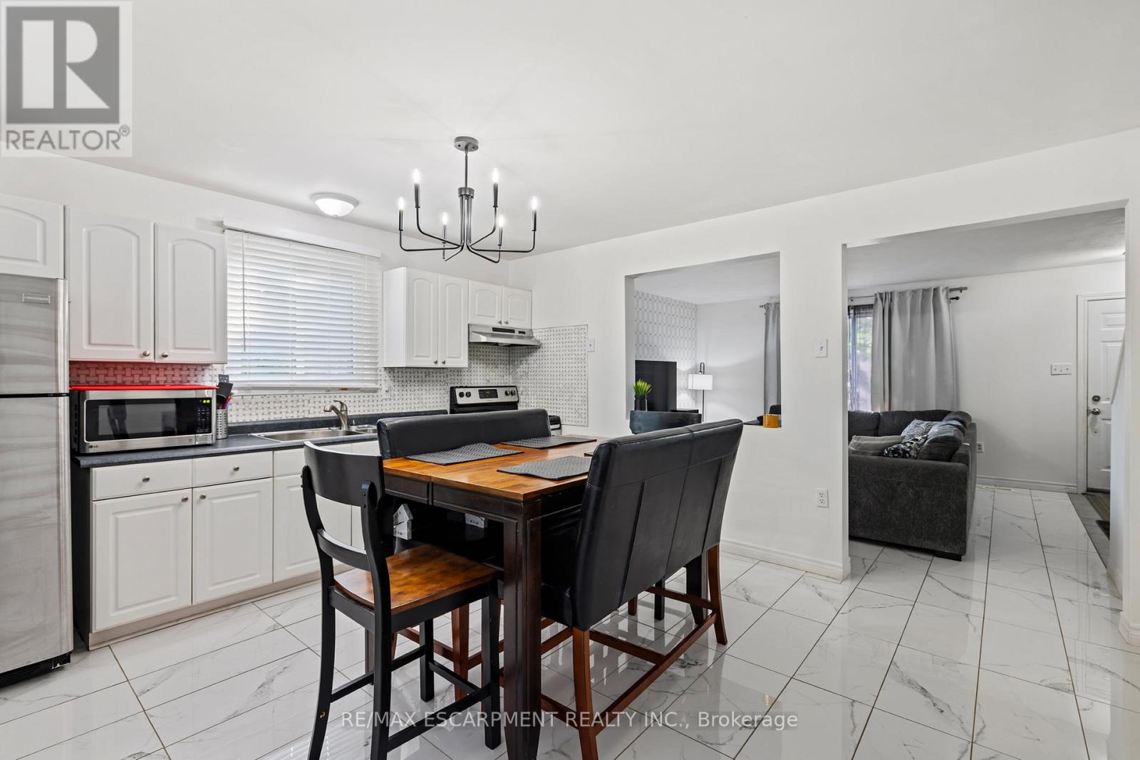 8 Gerrick Court, Hamilton, Ontario L9C 6H2 - Photo 7 - X12514104