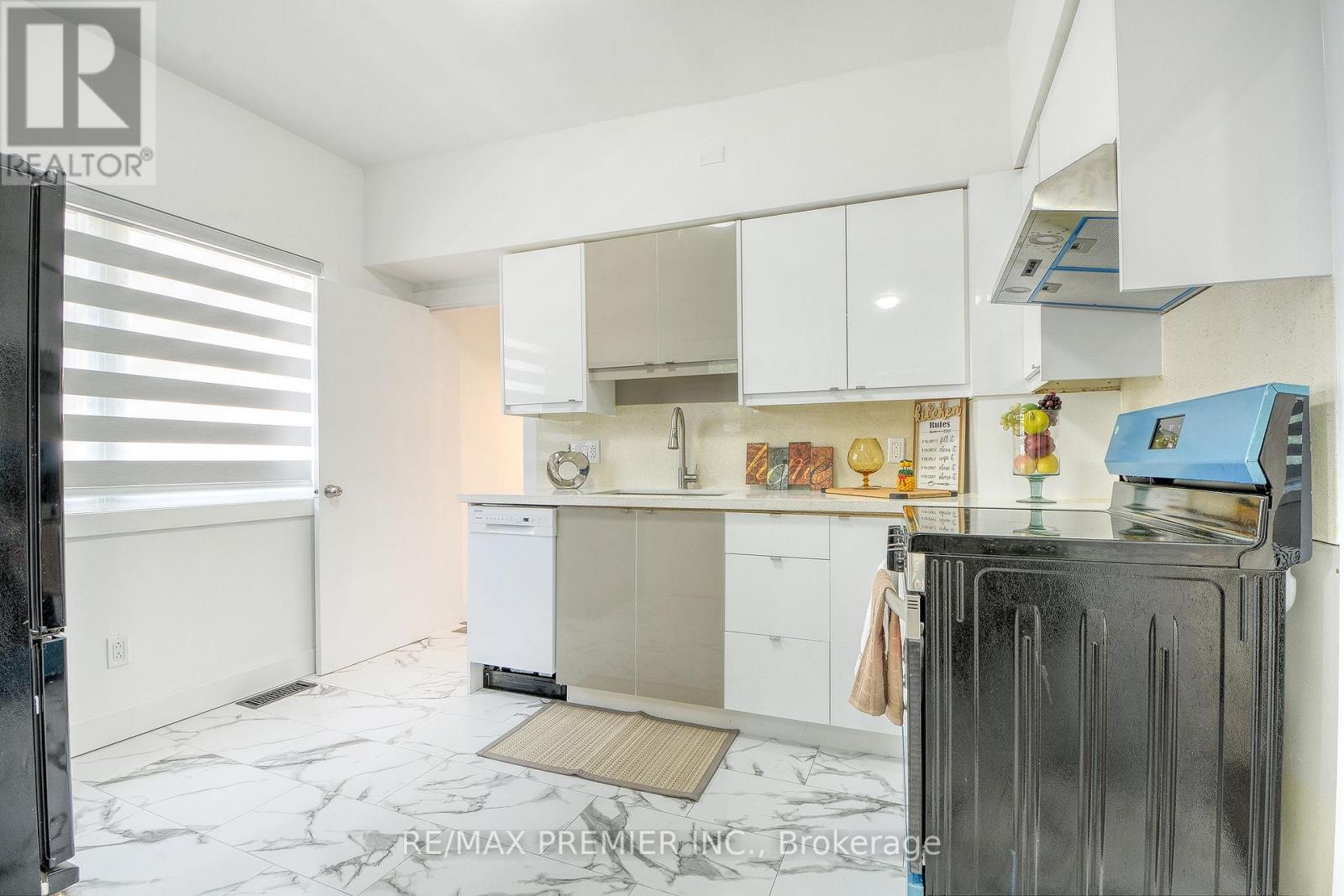 1467 Ouellette Avenue, Windsor, Ontario N8X 1K1 - Photo 15 - X12514176