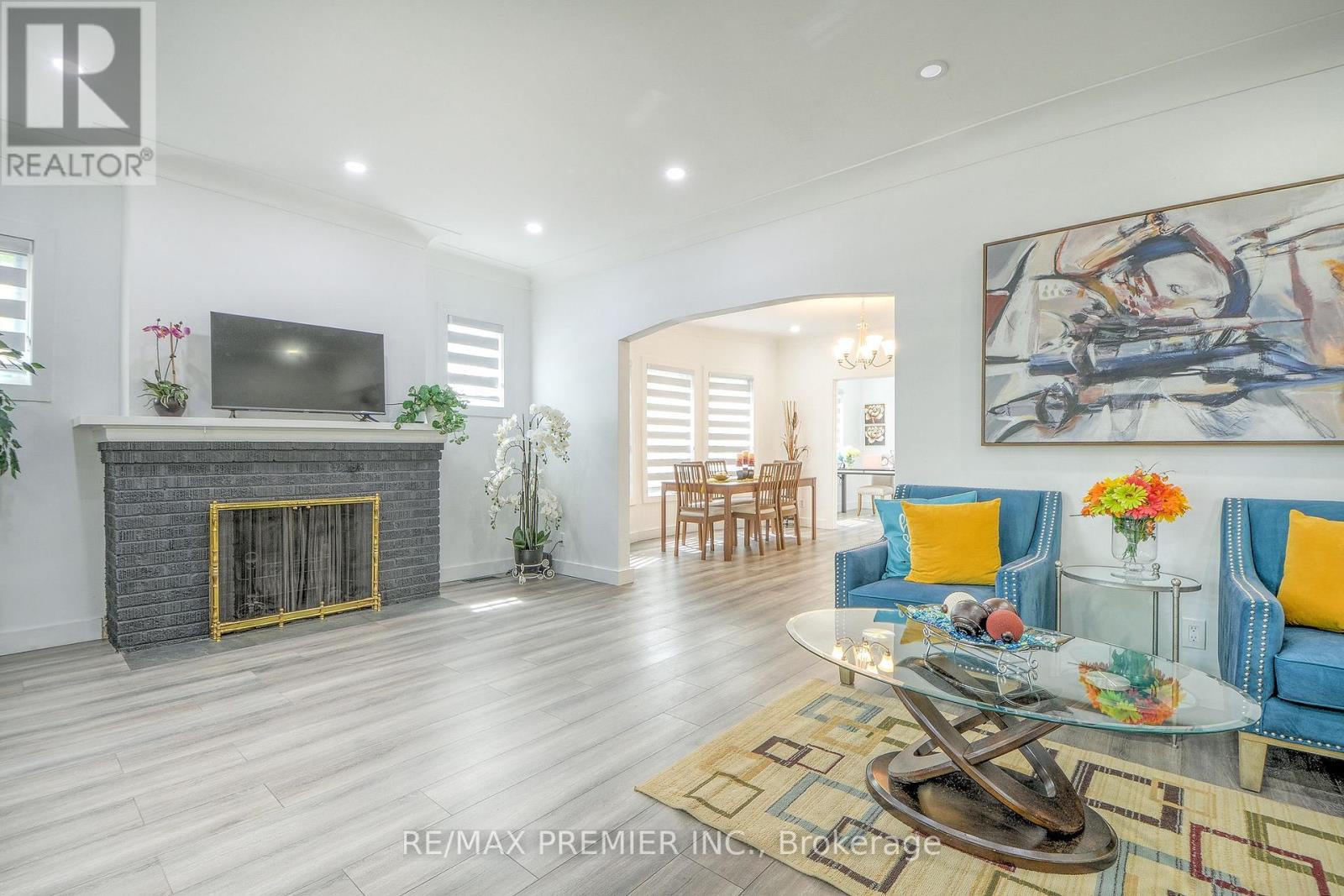 1467 Ouellette Avenue, Windsor, Ontario N8X 1K1 - Photo 7 - X12514176