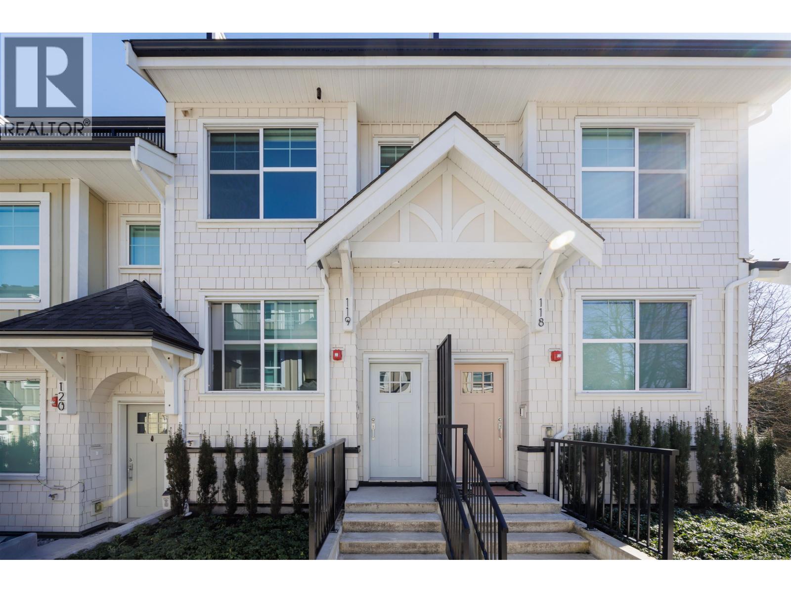 119 707 ROBINSON STREET, Coquitlam, British Columbia