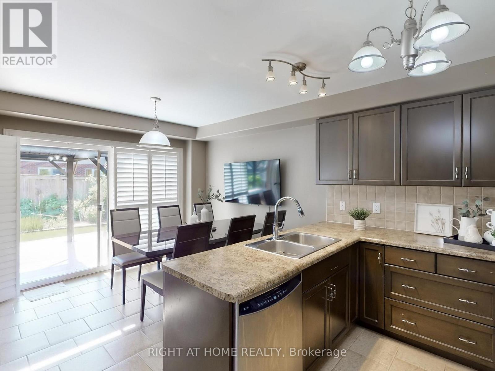 98 Willow Lane, Grimsby, Ontario  L3M 5P7 - Photo 12 - X12514190