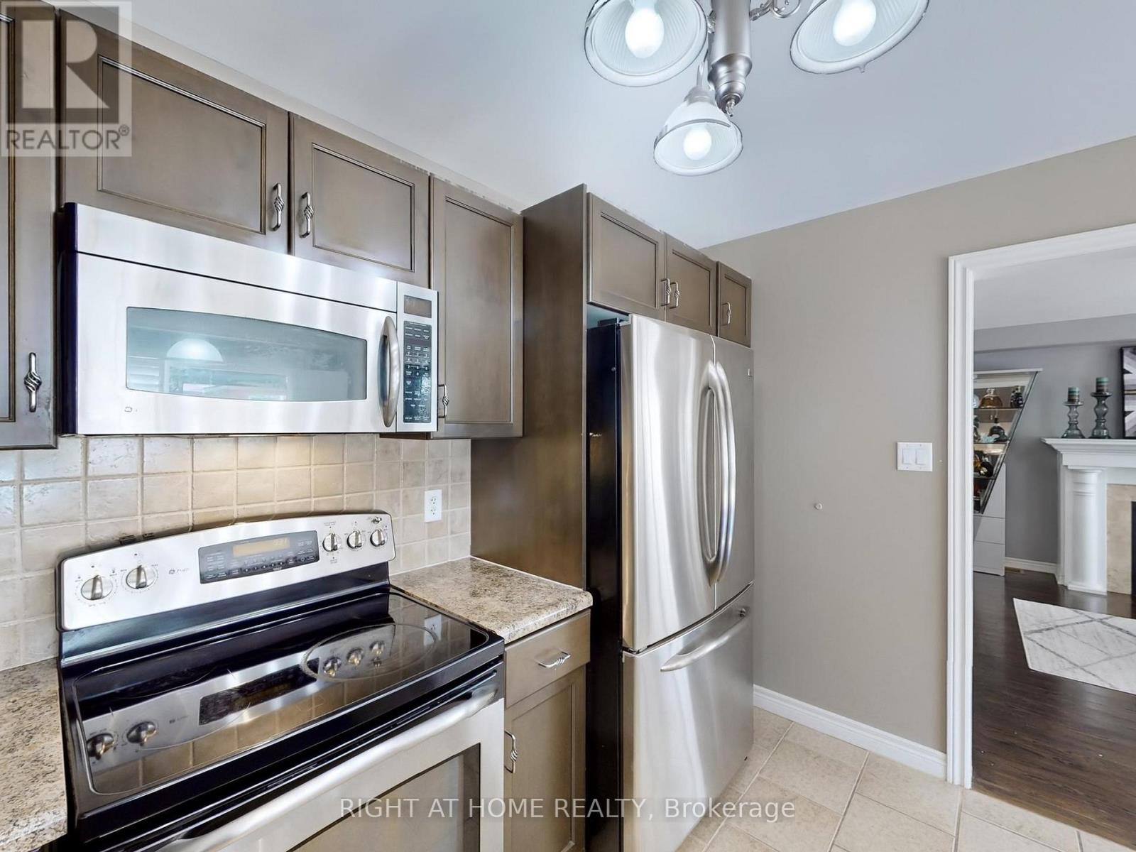 98 Willow Lane, Grimsby, Ontario  L3M 5P7 - Photo 14 - X12514190