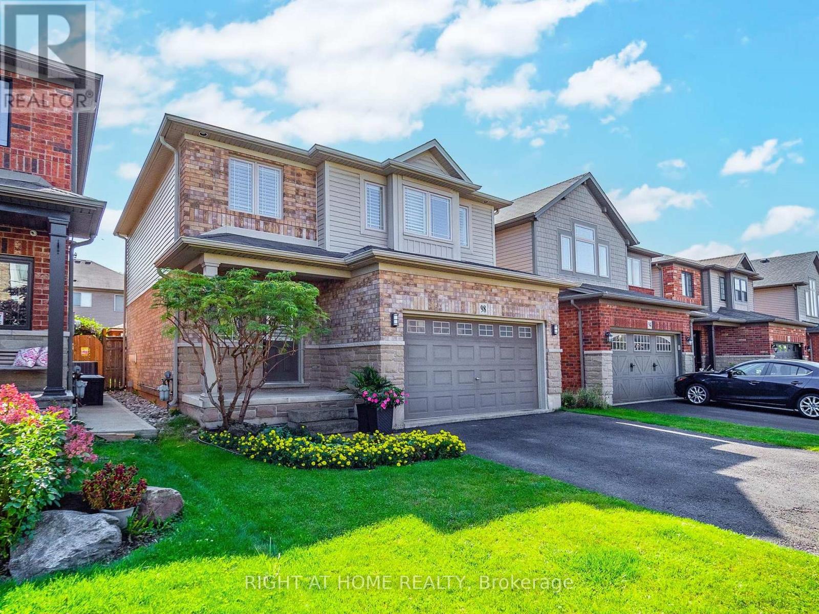 98 Willow Lane, Grimsby, Ontario  L3M 5P7 - Photo 2 - X12514190