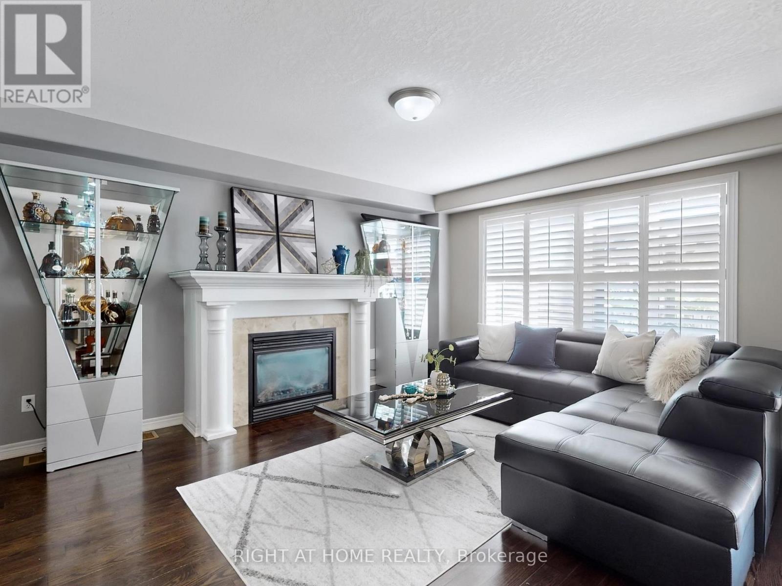 98 Willow Lane, Grimsby, Ontario  L3M 5P7 - Photo 5 - X12514190