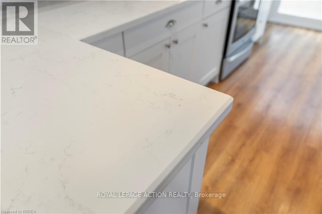 14 Spring Street, Brantford, Ontario N3T 4M3 - Photo 13 - X12514270