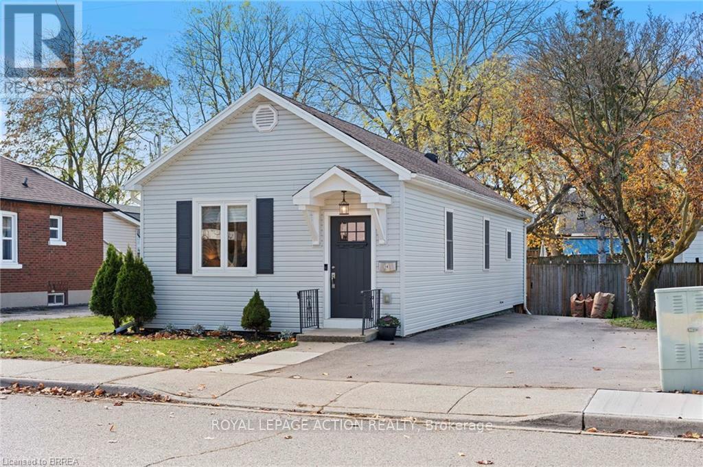 14 Spring Street, Brantford, Ontario N3T 4M3 - Photo 2 - X12514270