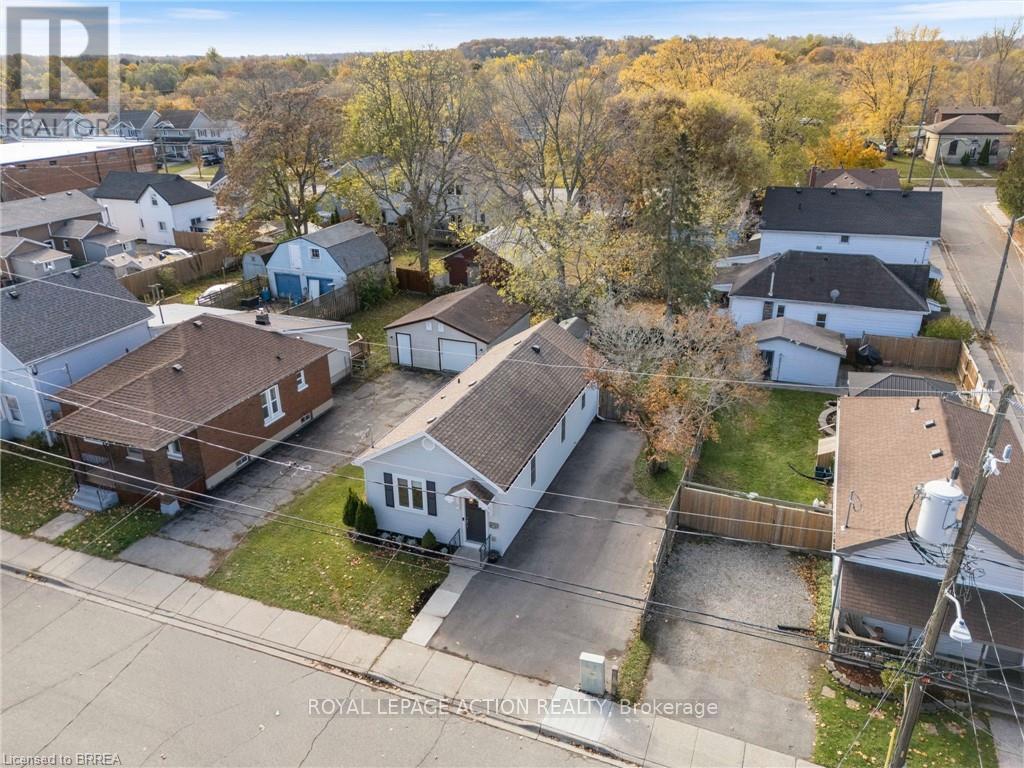 14 Spring Street, Brantford, Ontario N3T 4M3 - Photo 3 - X12514270