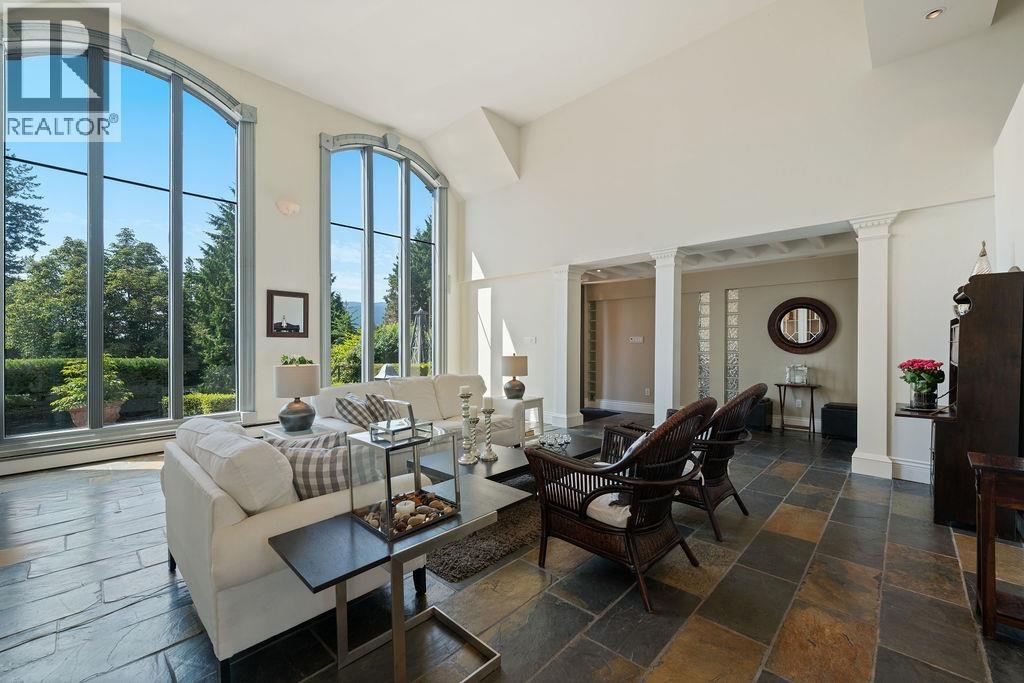 284 Sandringham Crescent, North Vancouver, British Columbia V7N 2R8 - Photo 10 - R3065152