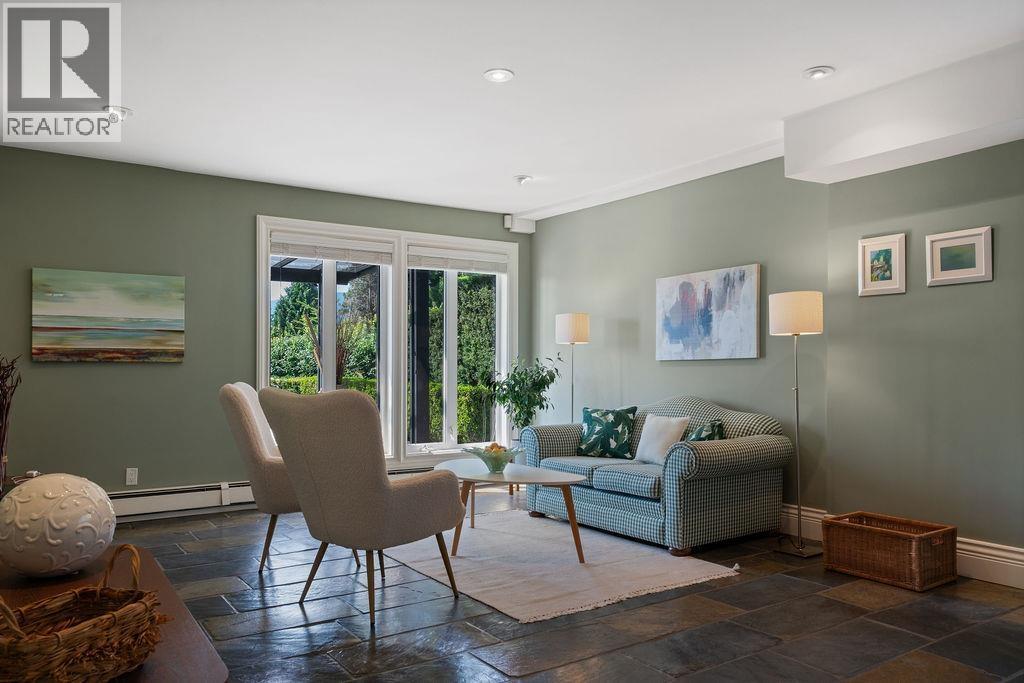 284 Sandringham Crescent, North Vancouver, British Columbia V7N 2R8 - Photo 11 - R3065152