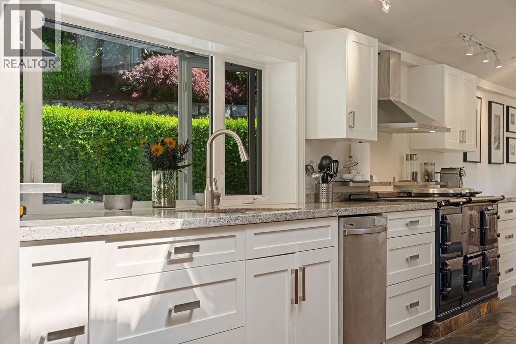 284 Sandringham Crescent, North Vancouver, British Columbia V7N 2R8 - Photo 18 - R3065152