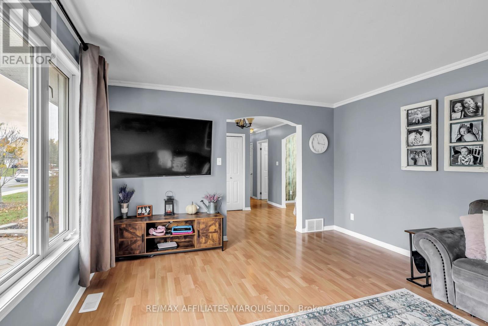 17 Napier Street, South Stormont, Ontario K0C 1M0 - Photo 3 - X12514344