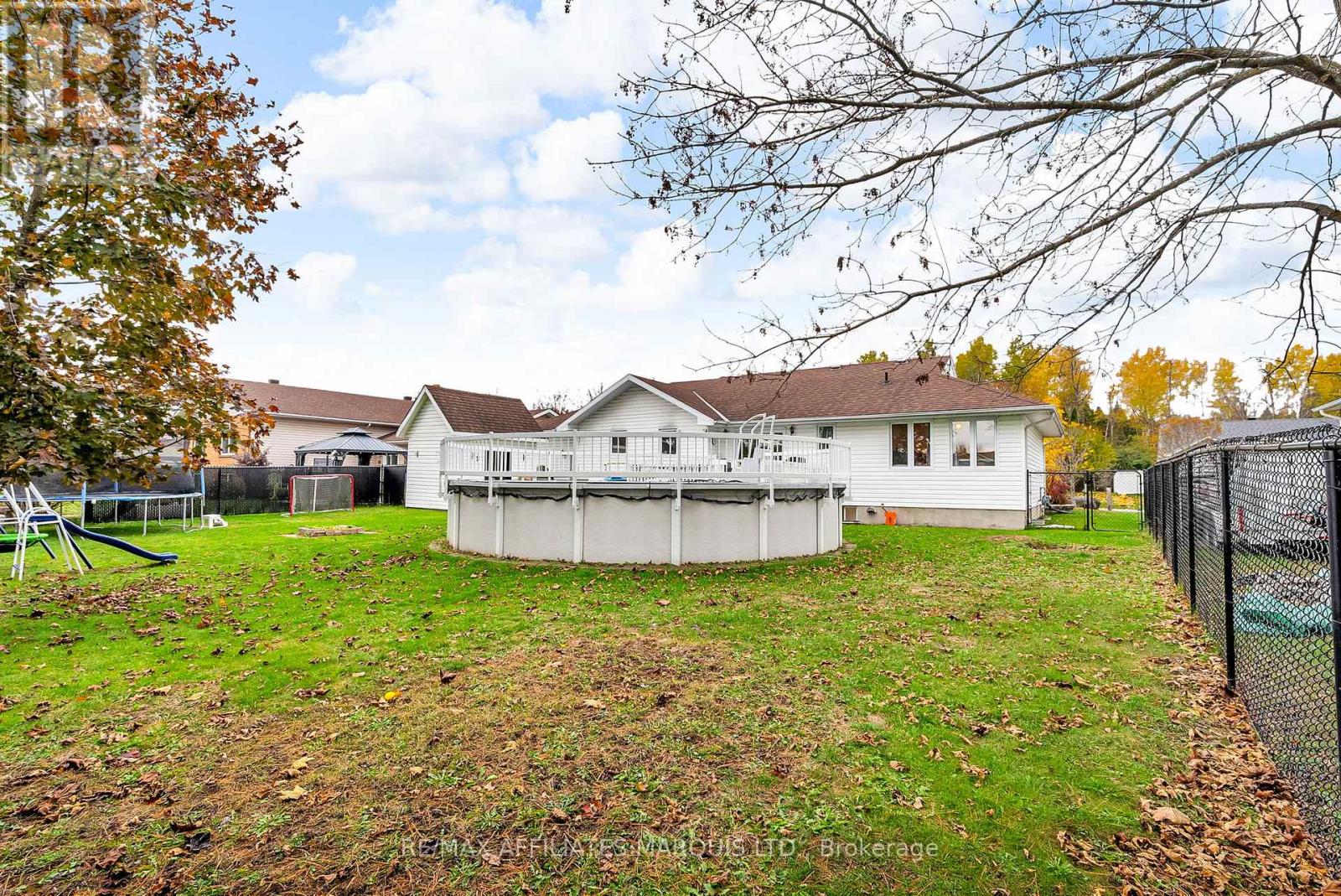 17 Napier Street, South Stormont, Ontario K0C 1M0 - Photo 35 - X12514344