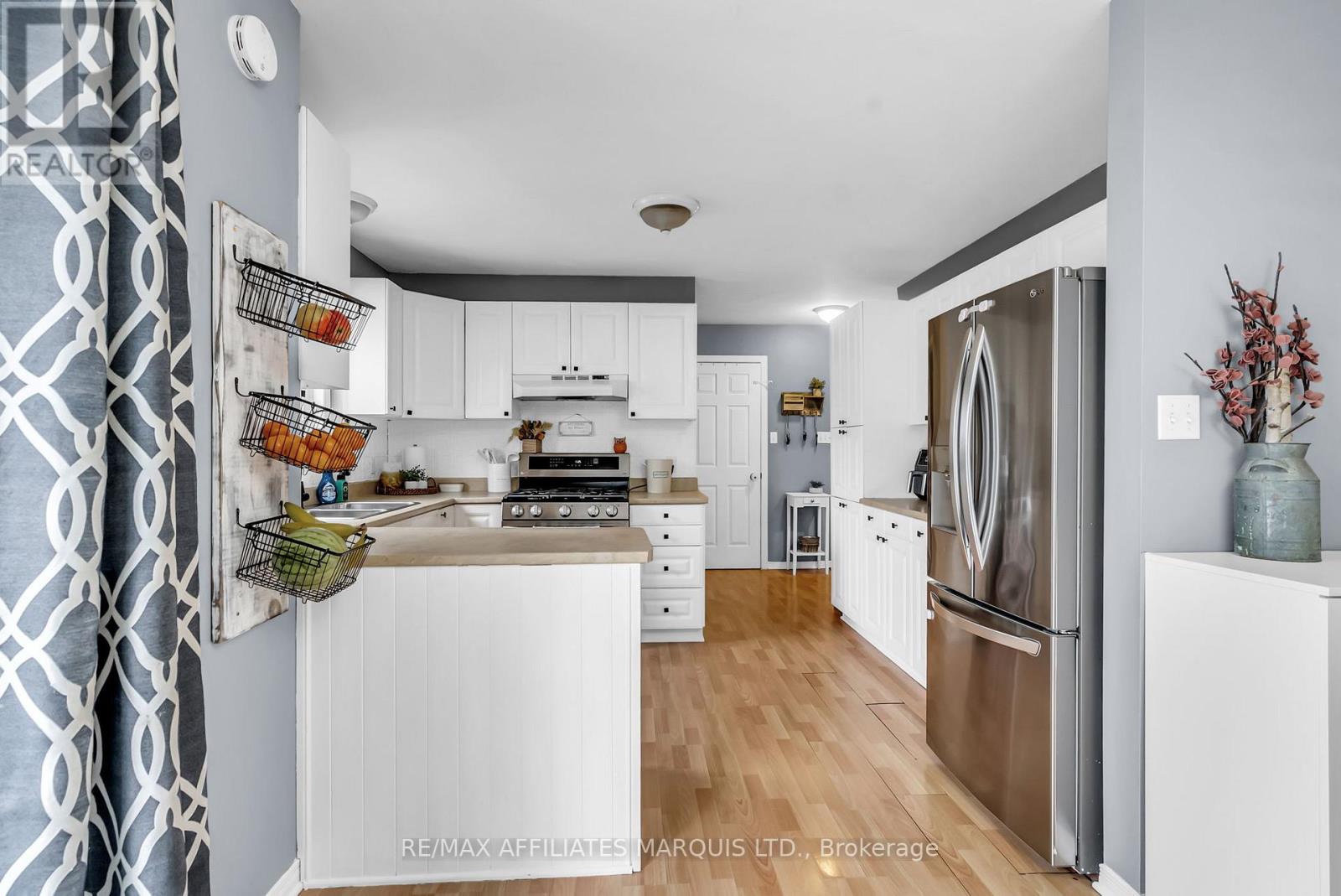 17 Napier Street, South Stormont, Ontario K0C 1M0 - Photo 5 - X12514344