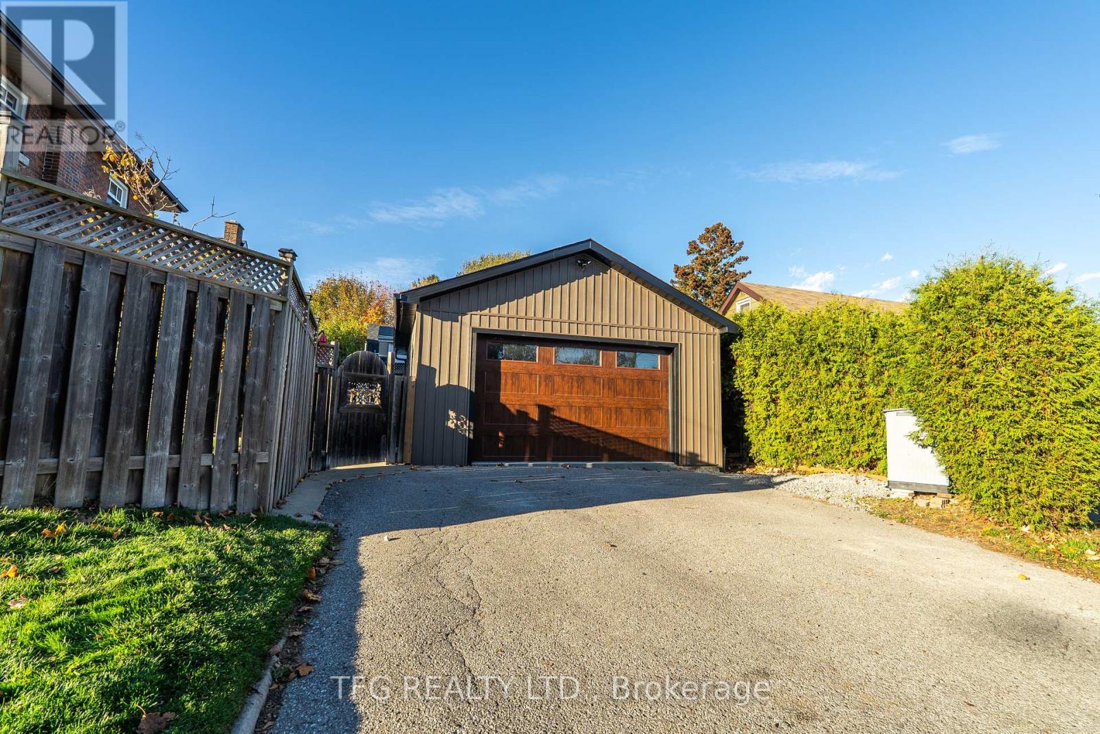 131 Roxborough Avenue, Oshawa, Ontario  L1G 5W6 - Photo 2 - E12513184