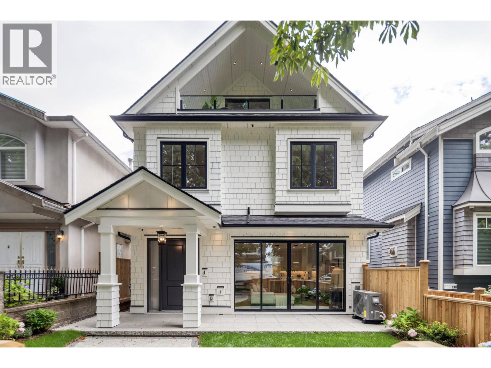 2 250 E 39TH AVENUE, Vancouver, British Columbia