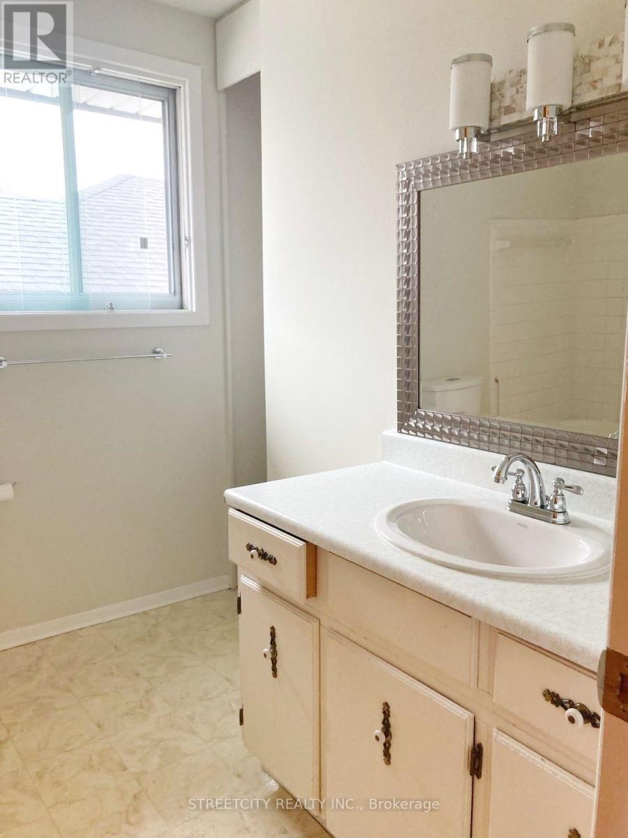 76 Glenwood Avenue, London East, Ontario  N5Z 2P9 - Photo 13 - X12513520