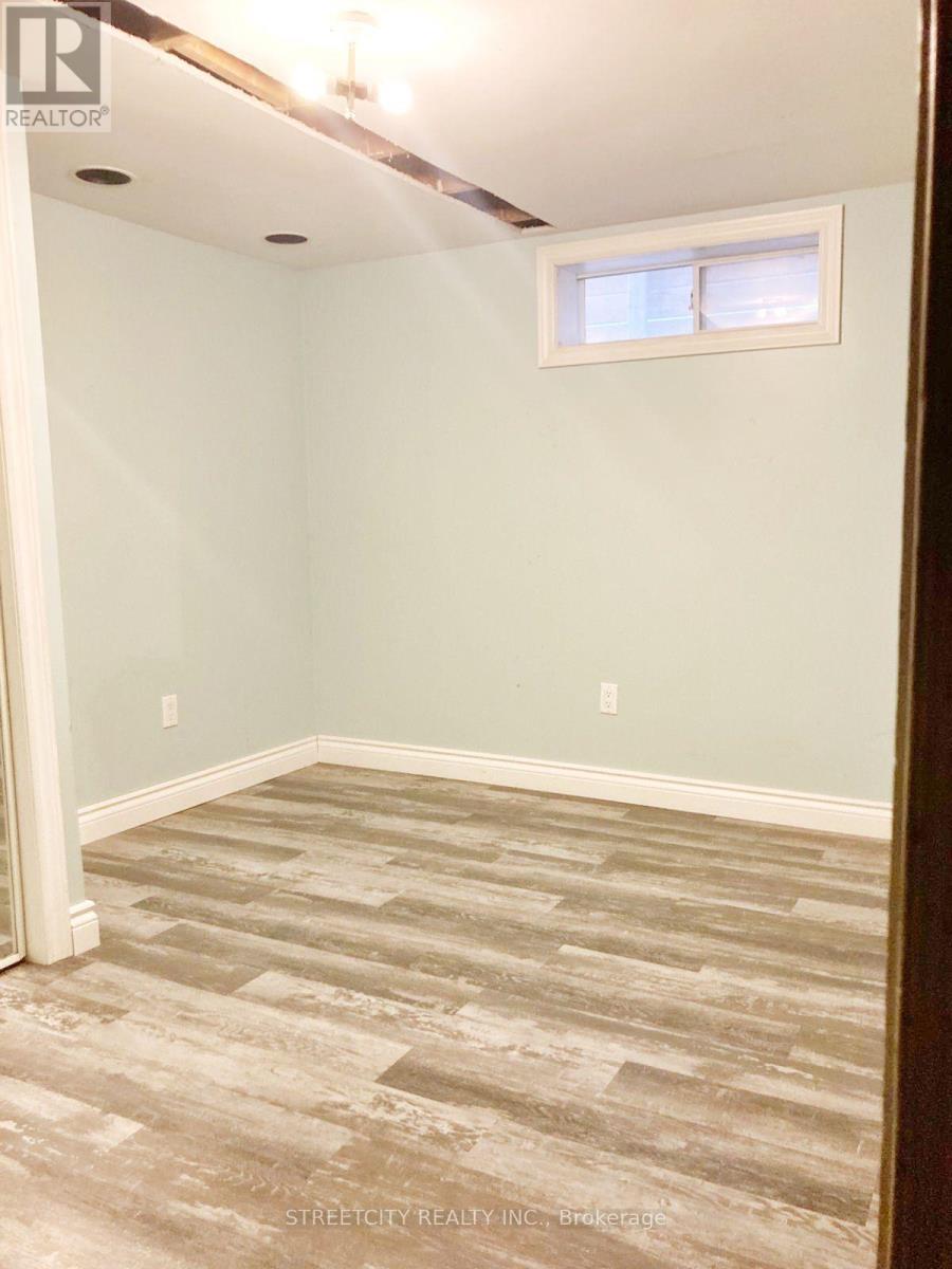 76 Glenwood Avenue, London East, Ontario  N5Z 2P9 - Photo 11 - X12513520