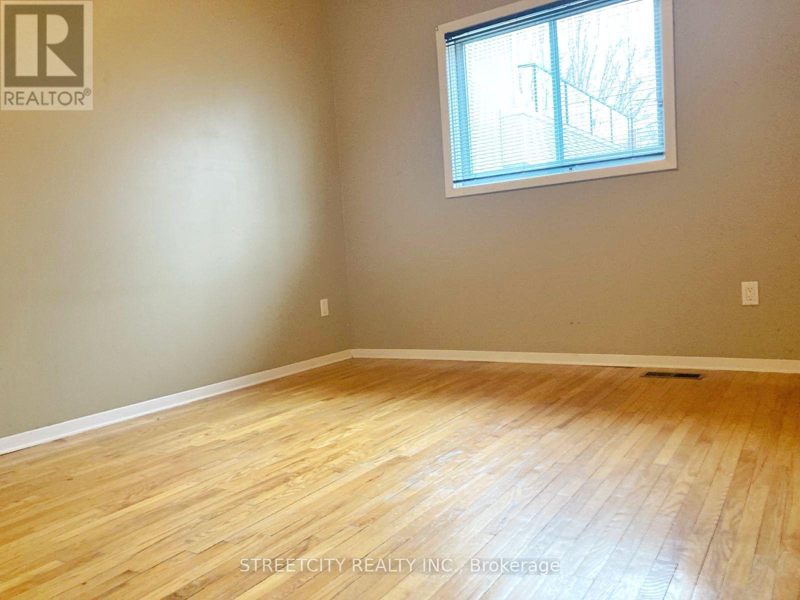 76 Glenwood Avenue, London East, Ontario  N5Z 2P9 - Photo 5 - X12513520