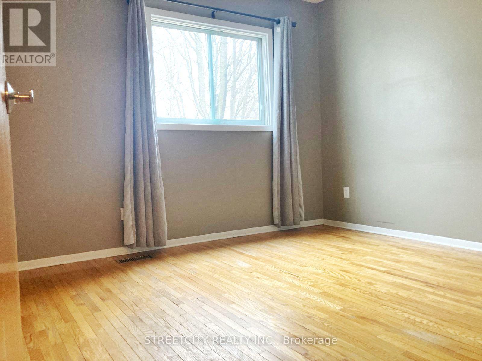 76 Glenwood Avenue, London East, Ontario  N5Z 2P9 - Photo 6 - X12513520