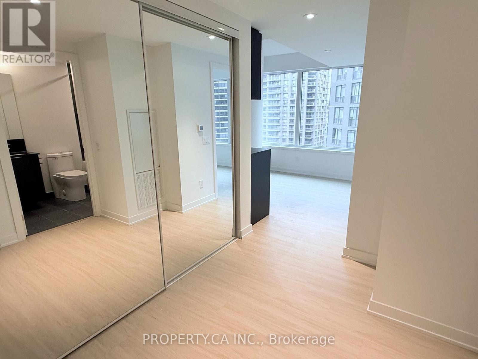 1916 - 8 Wellesley Street W, Toronto, Ontario  M4Y 0J5 - Photo 14 - C12514408