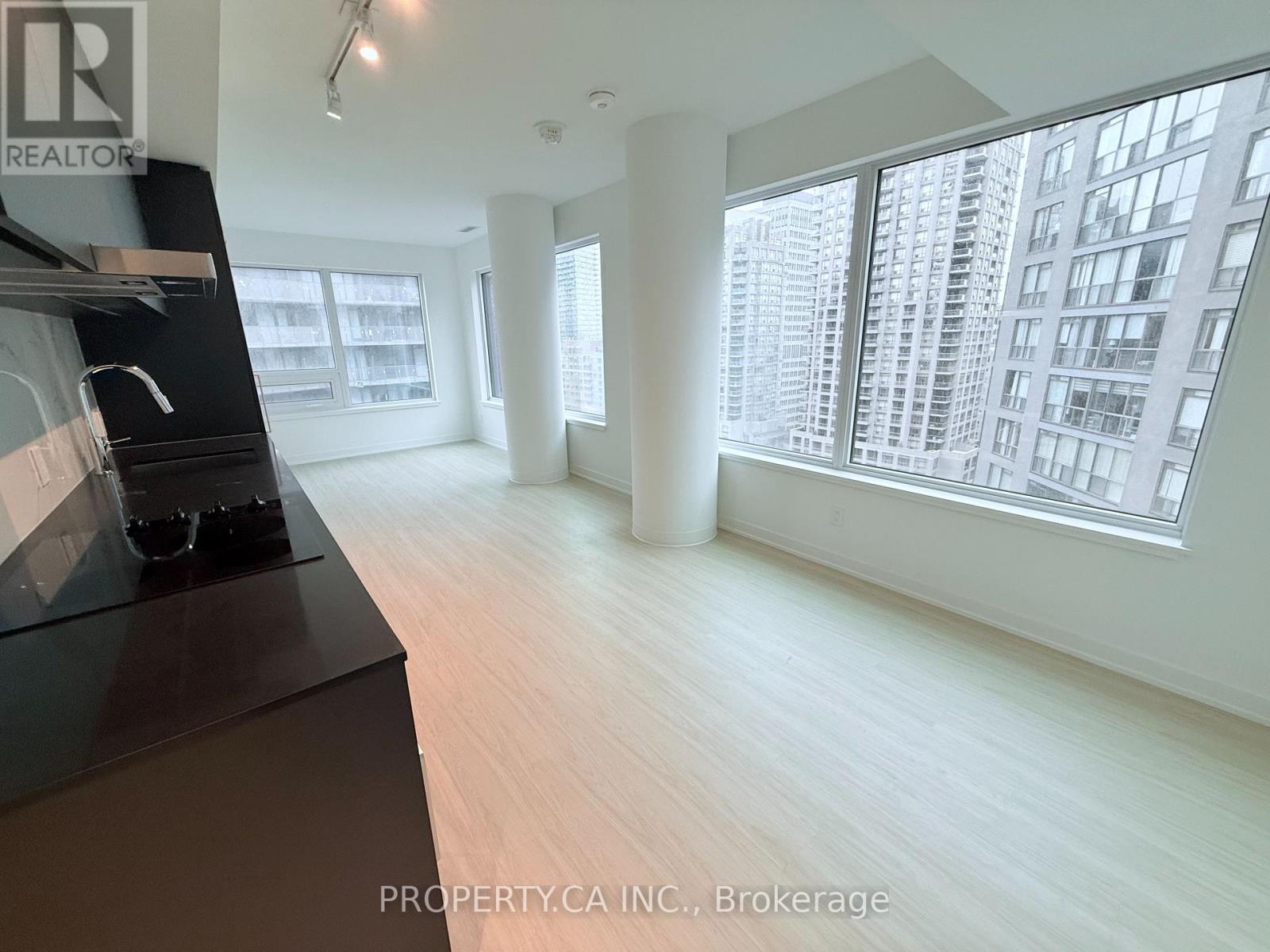 1916 - 8 Wellesley Street W, Toronto, Ontario  M4Y 0J5 - Photo 2 - C12514408