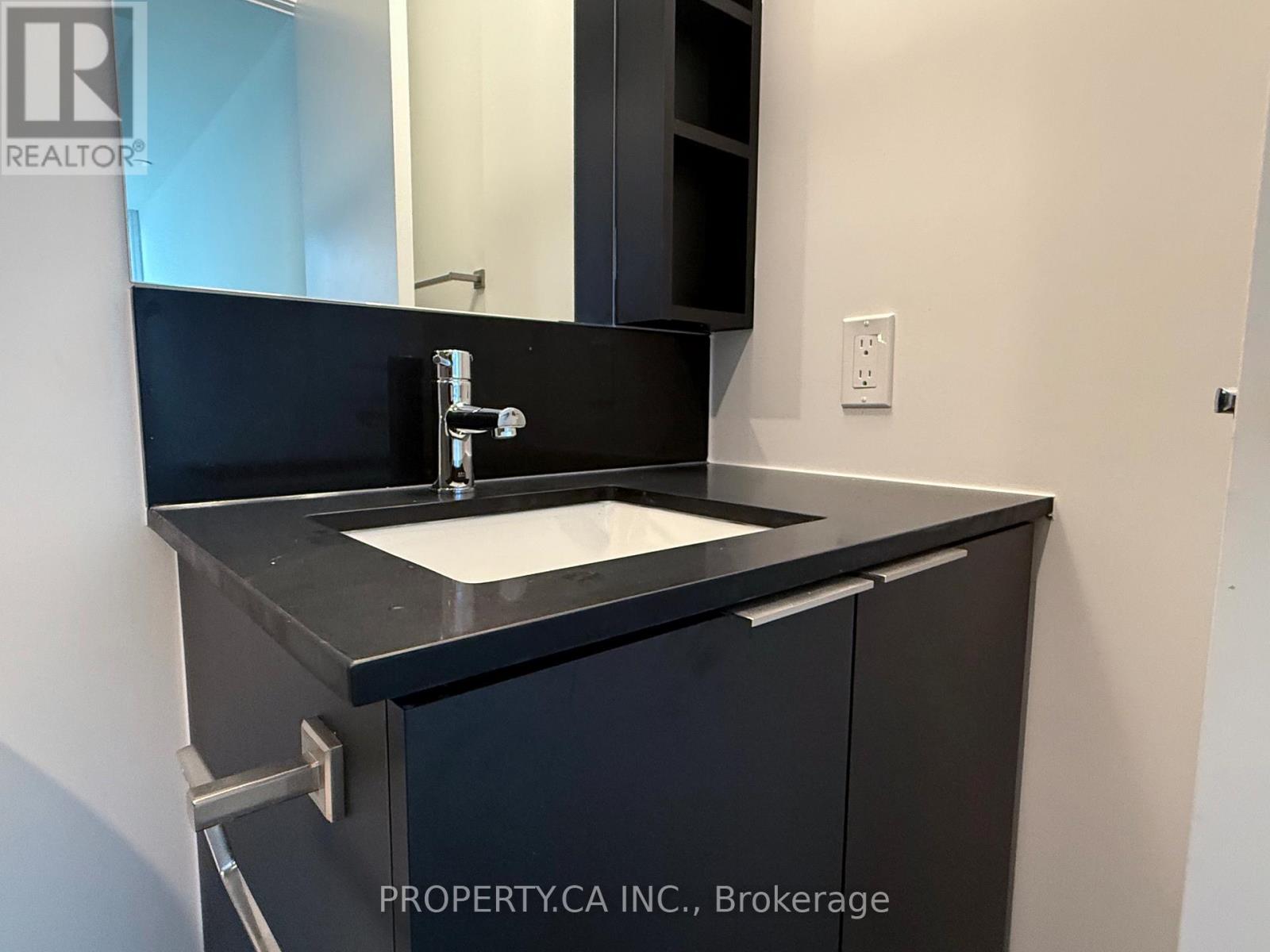 1916 - 8 Wellesley Street W, Toronto, Ontario  M4Y 0J5 - Photo 8 - C12514408