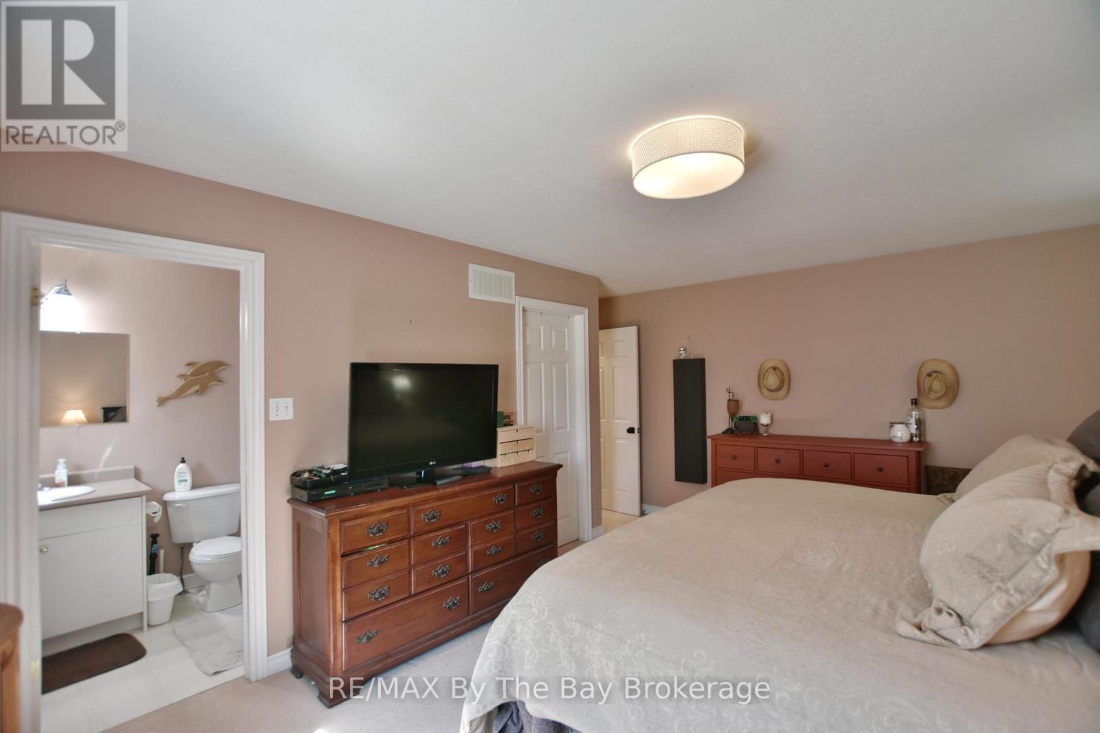 8 Pridham Court, Wasaga Beach, Ontario L9Z 1M4 - Photo 15 - S12514698