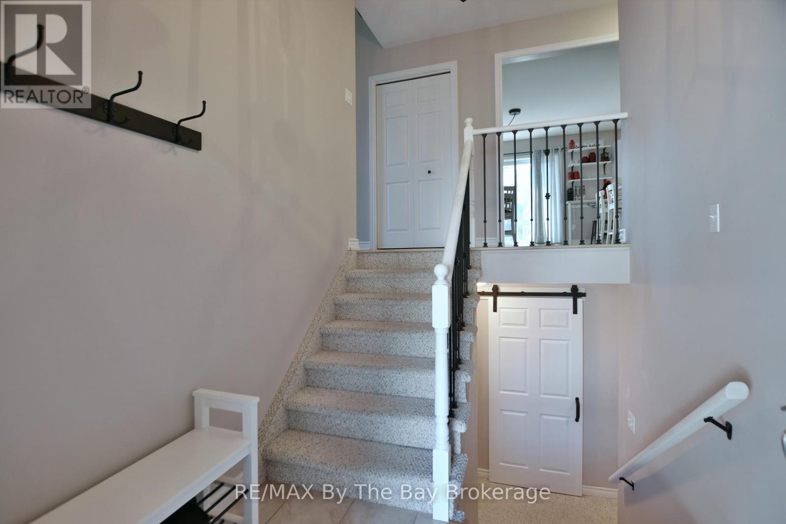 8 Pridham Court, Wasaga Beach, Ontario L9Z 1M4 - Photo 4 - S12514698