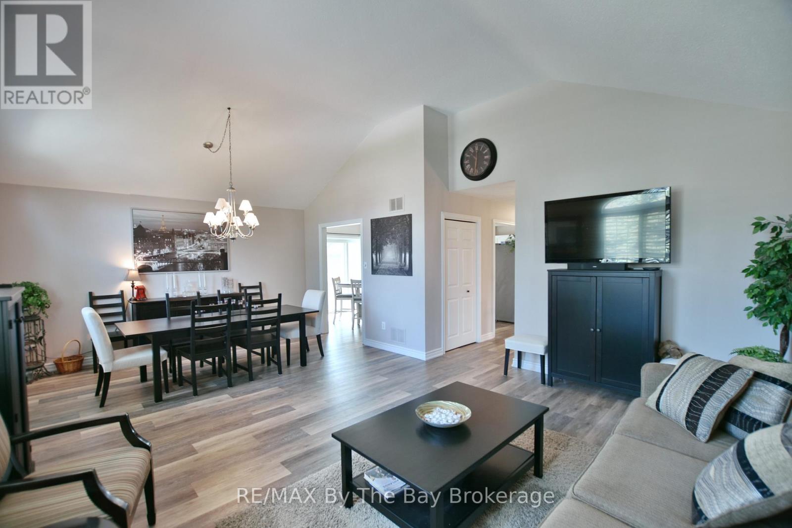 8 Pridham Court, Wasaga Beach, Ontario L9Z 1M4 - Photo 6 - S12514698