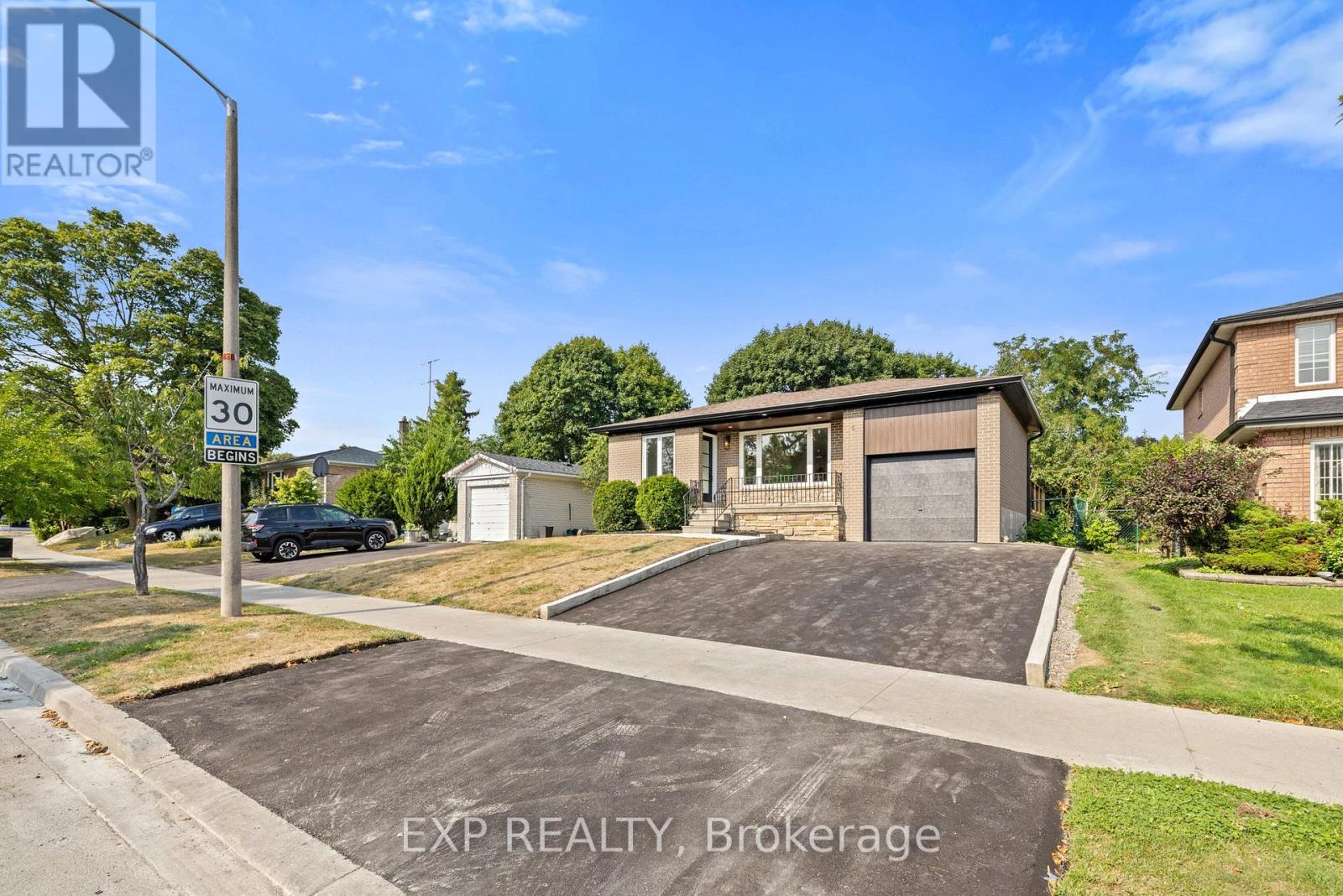 5 Midcroft Drive, Toronto, Ontario  M1S 1W9 - Photo 4 - E12514324