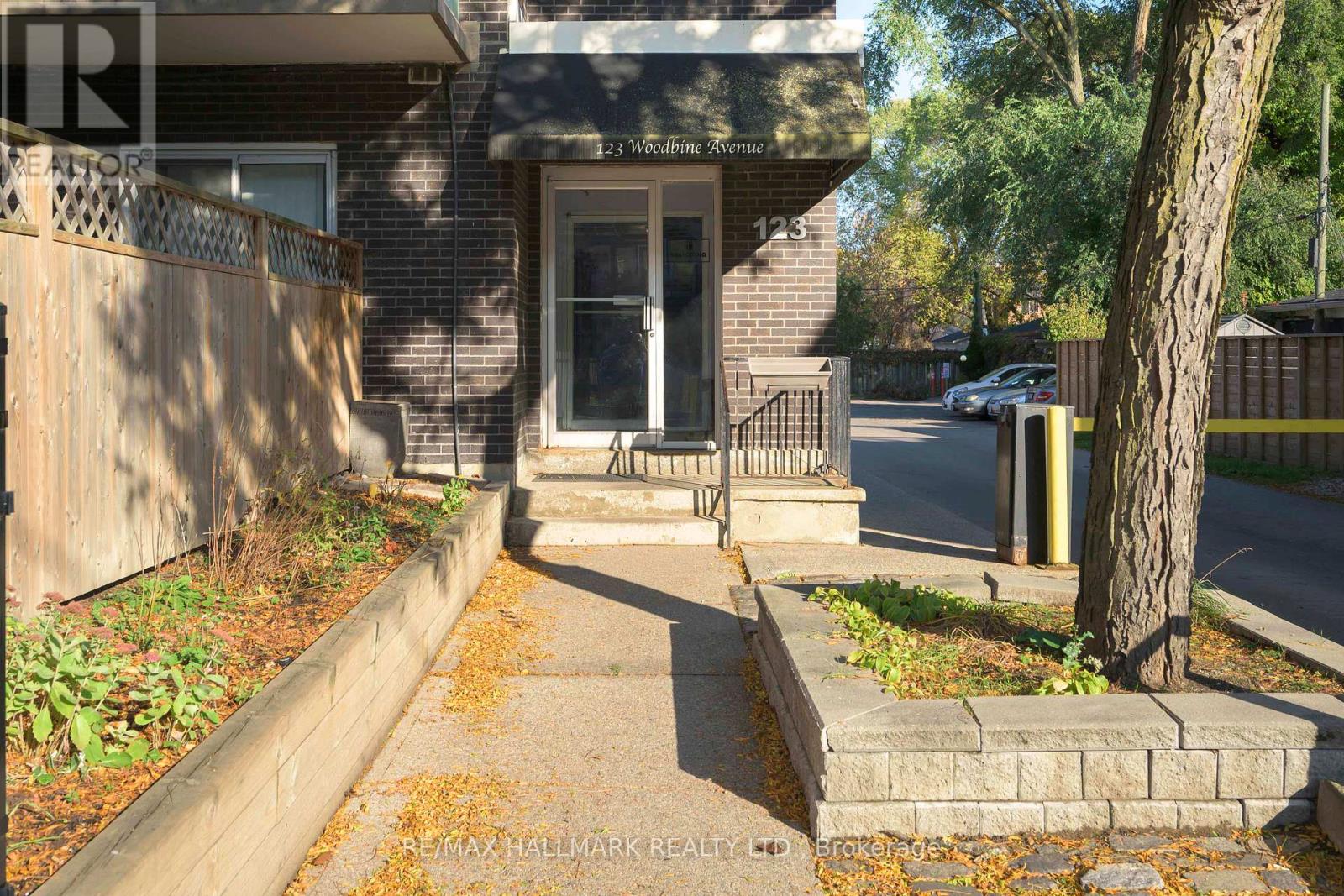 316 - 123 Woodbine Avenue, Toronto, Ontario  M4L 3V8 - Photo 2 - E12514330