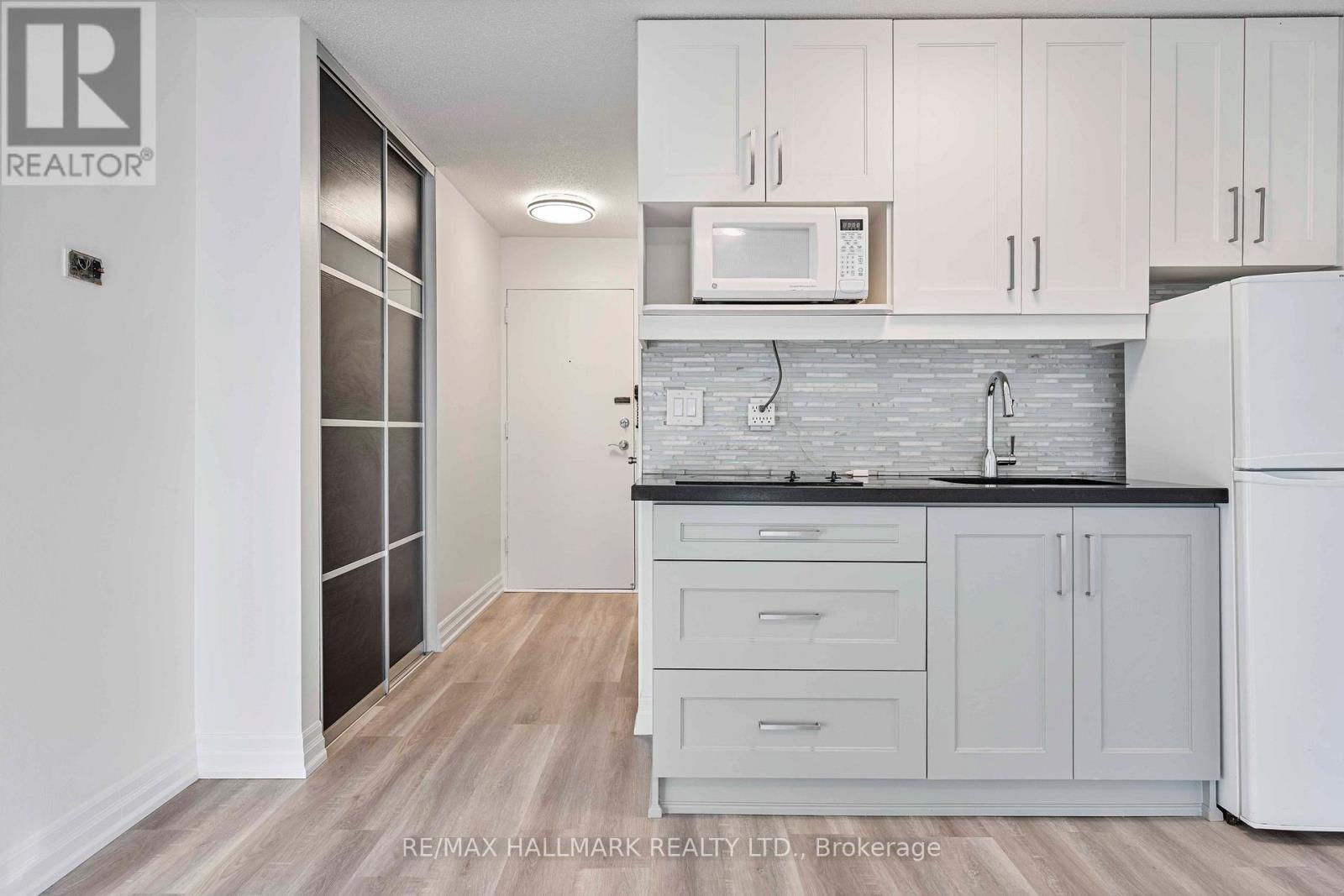 316 - 123 Woodbine Avenue, Toronto, Ontario  M4L 3V8 - Photo 8 - E12514330