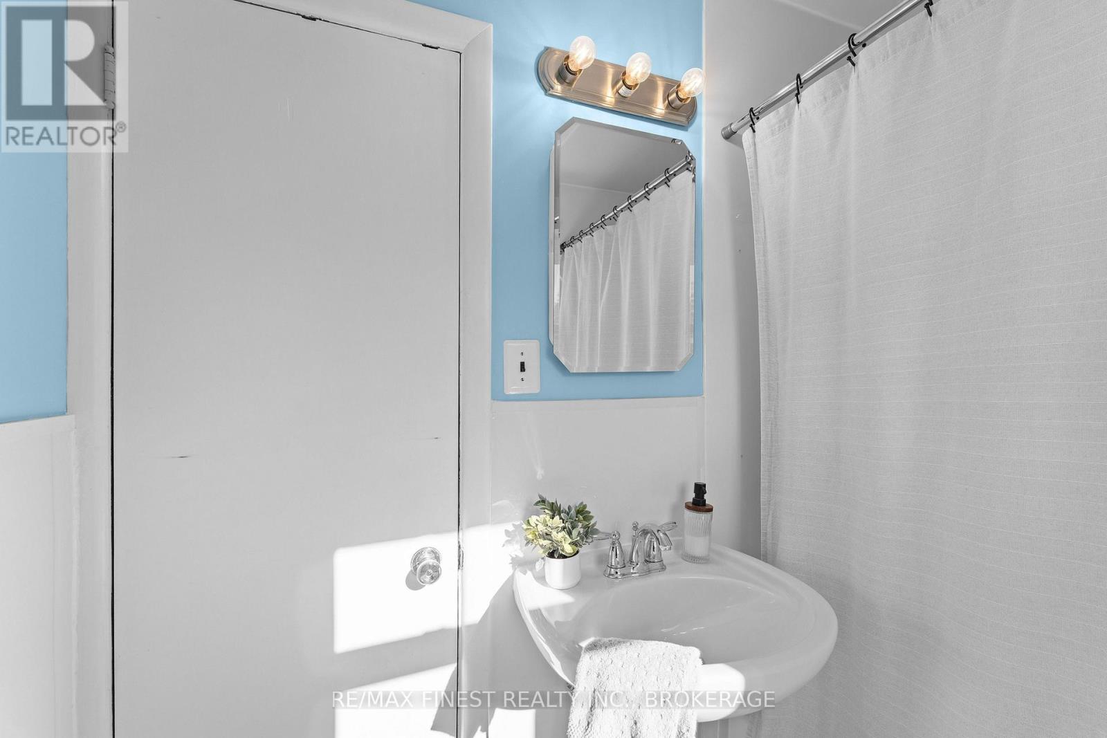 1761 Floyd Avenue, Kingston, Ontario K7L 4V4 - Photo 24 - X12514546