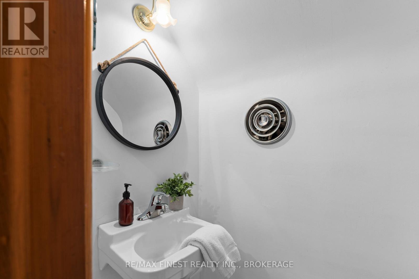 1761 Floyd Avenue, Kingston, Ontario K7L 4V4 - Photo 27 - X12514546