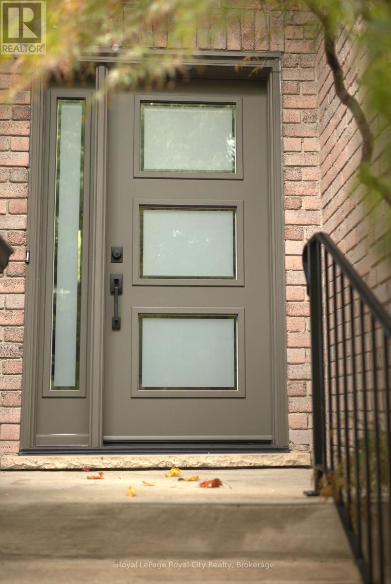 41 Shoemaker Crescent, Guelph (Junction/onward Willow), Ontario  N1K 1J5 - Photo 4 - X12514594