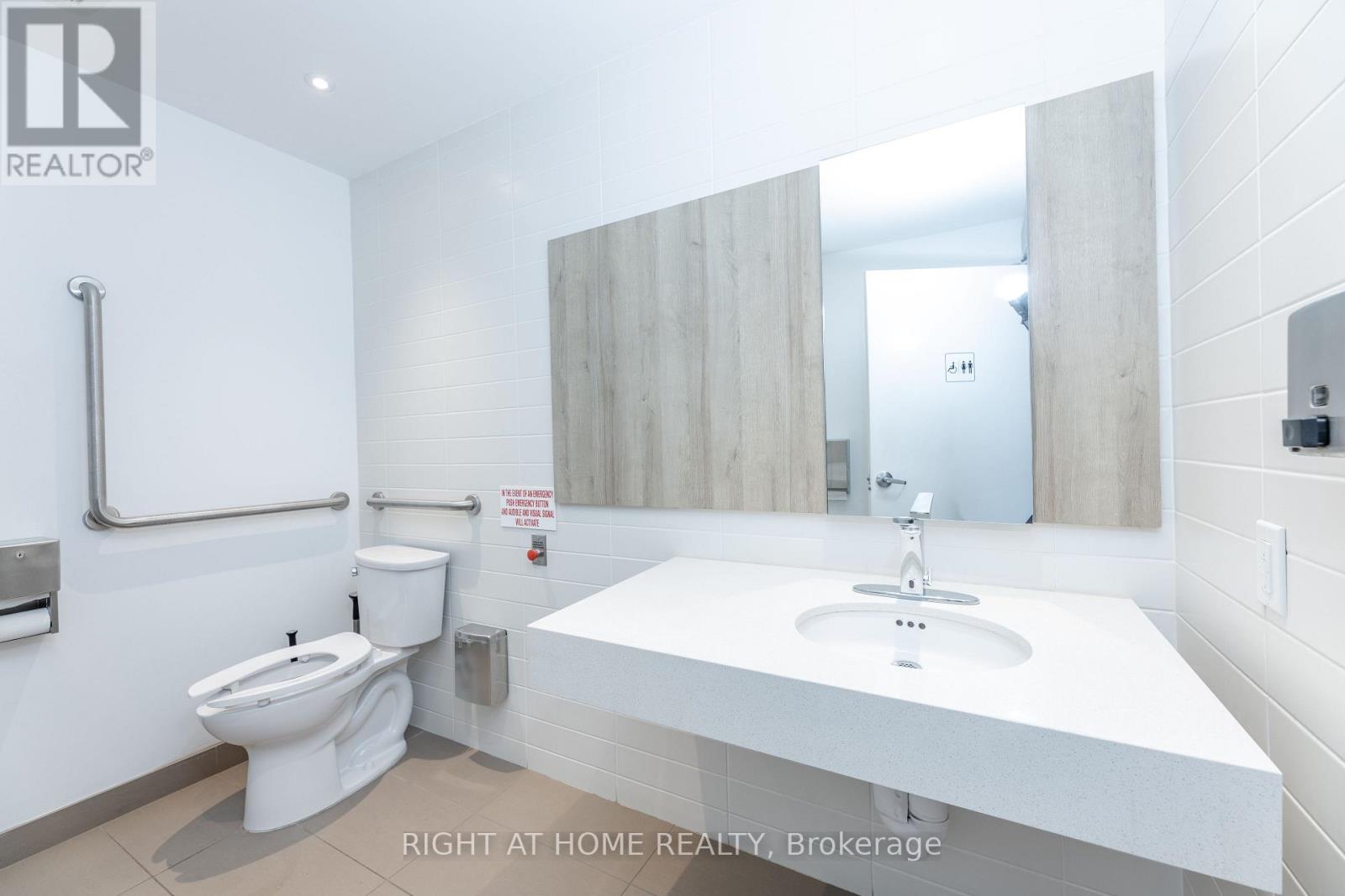 72 Lakeshore Road E, Mississauga (Port Credit), Ontario  L5G 1E1 - Photo 20 - W12496998