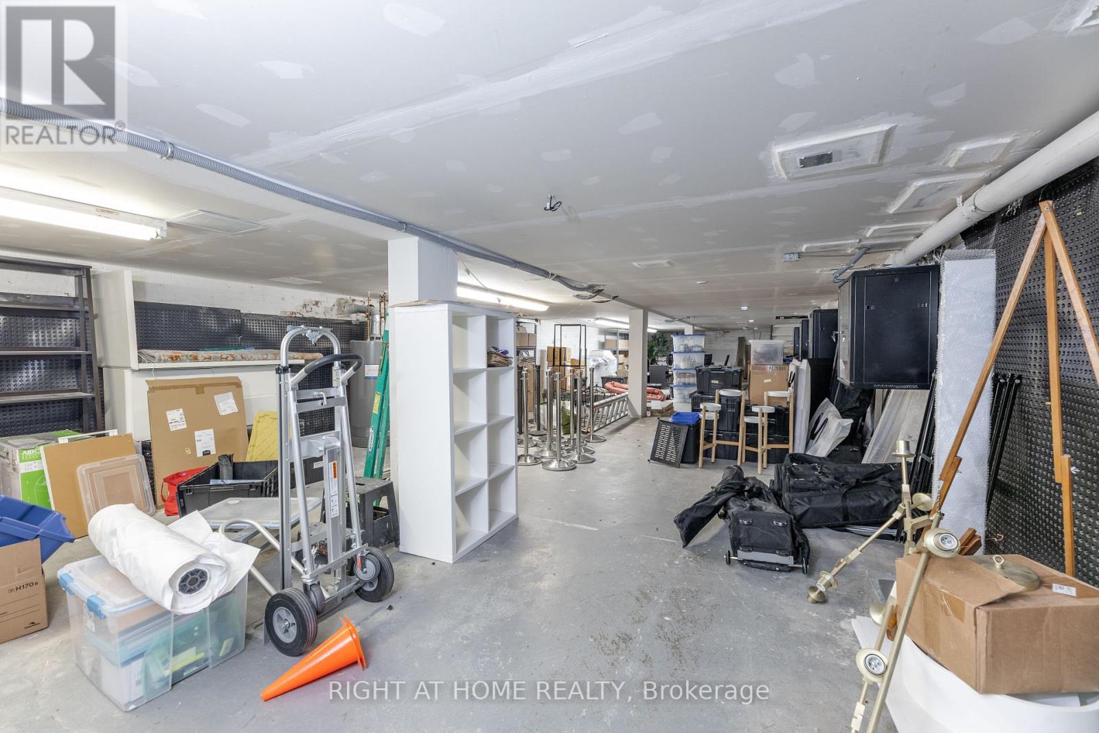 72 Lakeshore Road E, Mississauga (Port Credit), Ontario  L5G 1E1 - Photo 24 - W12496998