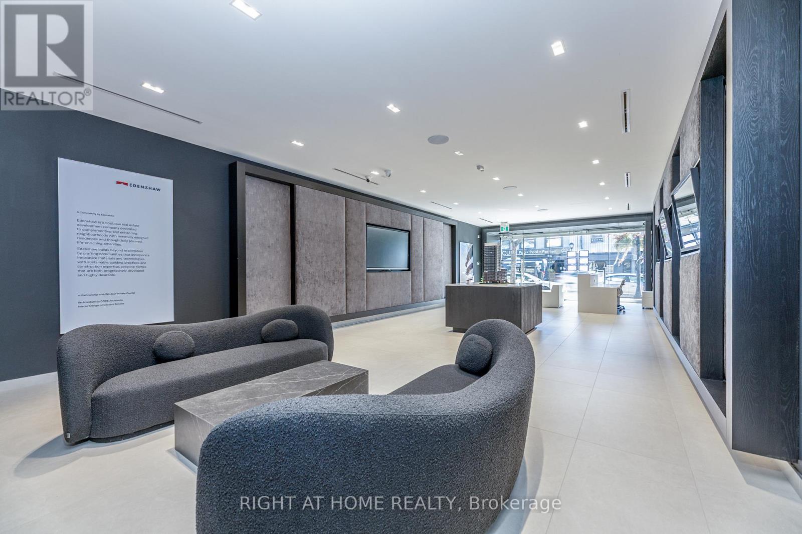 72 Lakeshore Road E, Mississauga (Port Credit), Ontario  L5G 1E1 - Photo 9 - W12496998