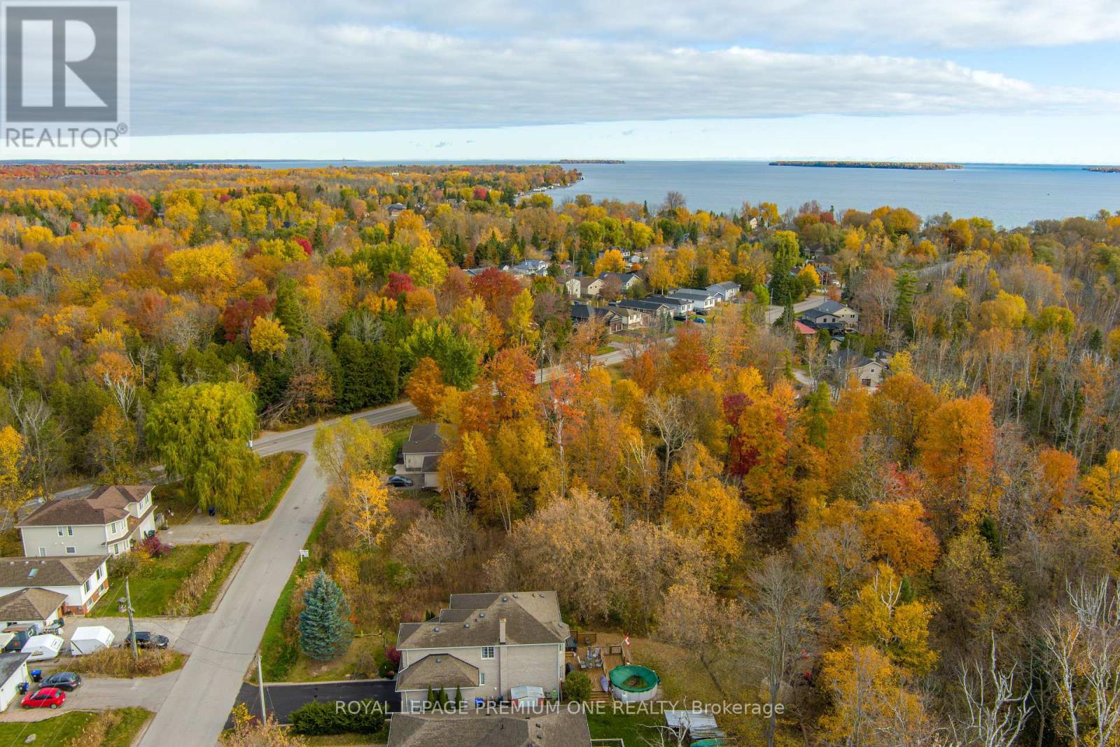 909c Willow Street, Innisfil, Ontario  L0L 1C0 - Photo 2 - N12514316