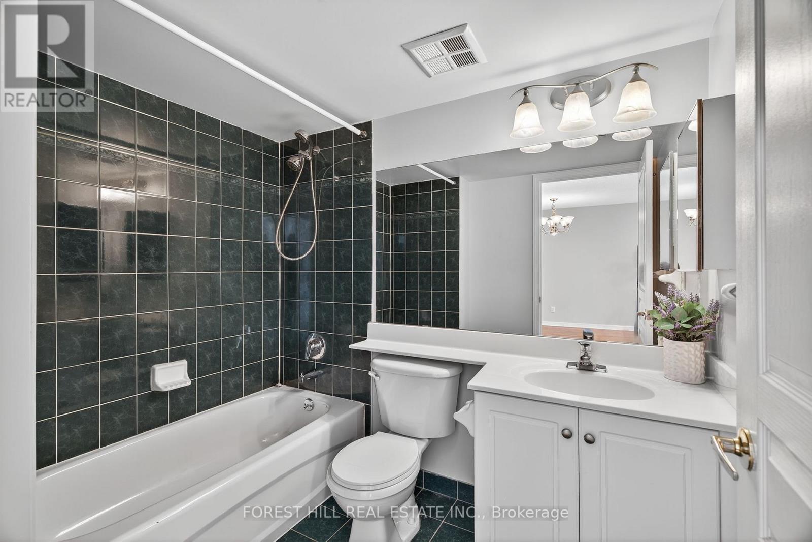 311 - 19 Northern Heights Drive, Richmond Hill, Ontario  L4B 4M4 - Photo 14 - N12514338