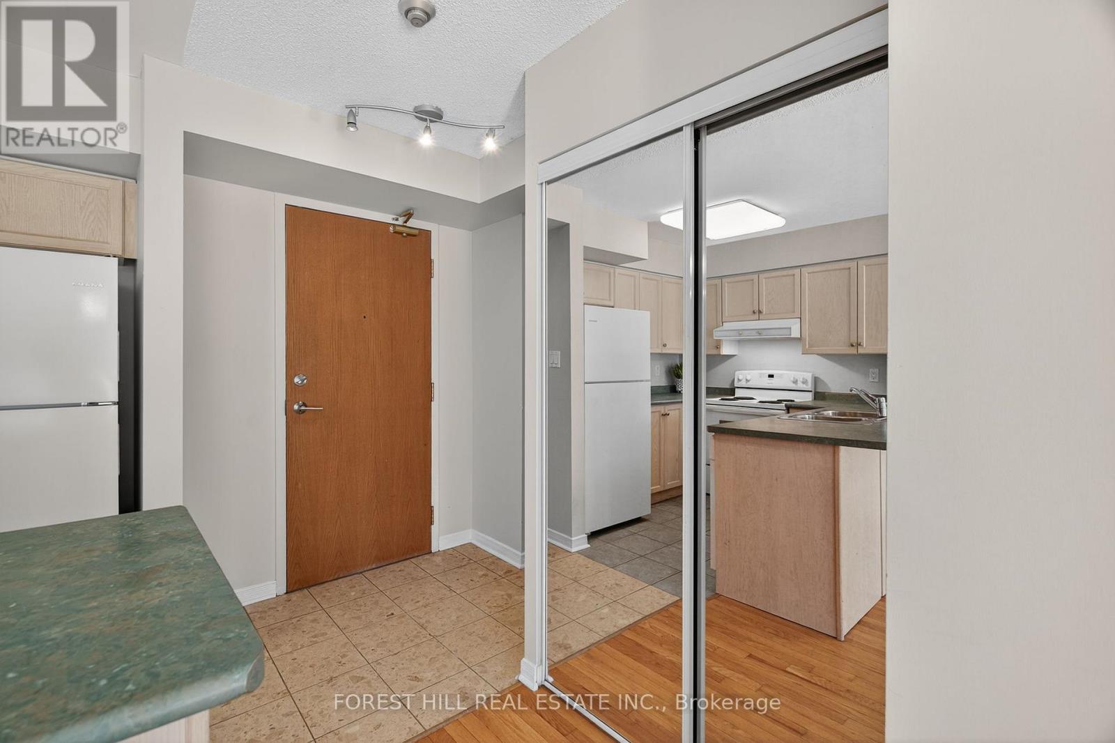 311 - 19 Northern Heights Drive, Richmond Hill, Ontario  L4B 4M4 - Photo 9 - N12514338