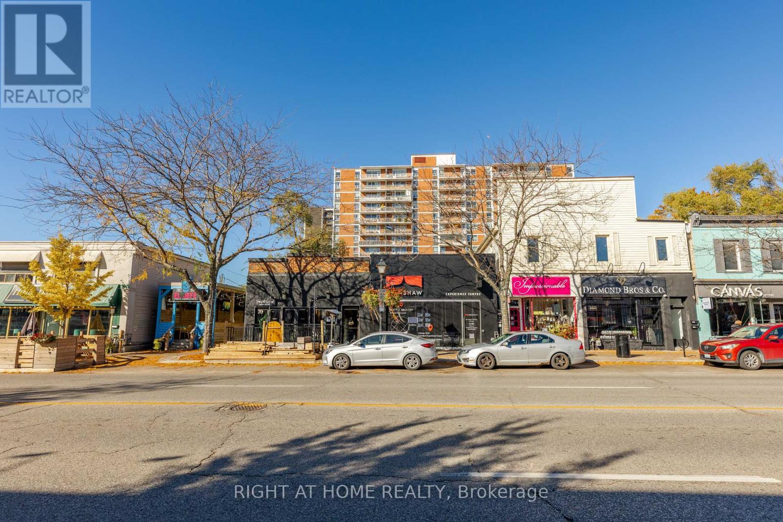 72 Lakeshore Road E, Mississauga (Port Credit), Ontario  L5G 1E1 - Photo 2 - W12496998
