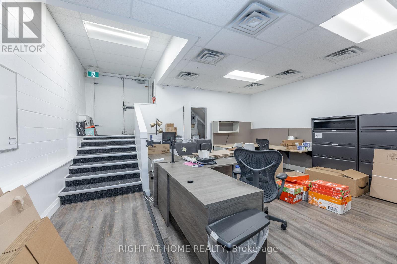 72 Lakeshore Road E, Mississauga (Port Credit), Ontario  L5G 1E1 - Photo 22 - W12496998