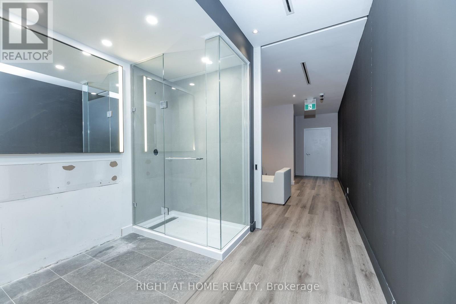 72 Lakeshore Road E, Mississauga (Port Credit), Ontario  L5G 1E1 - Photo 14 - W12496998